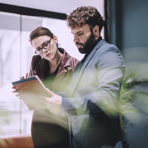 serious-discussion-between-two-professionals